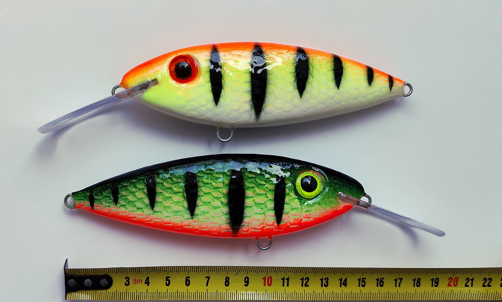 Fluor o różnych natężeniach refleksu
